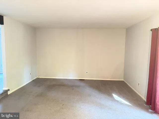 4 bed, 2.5 bath, 2466 sqft, $3,700 — Photo 4