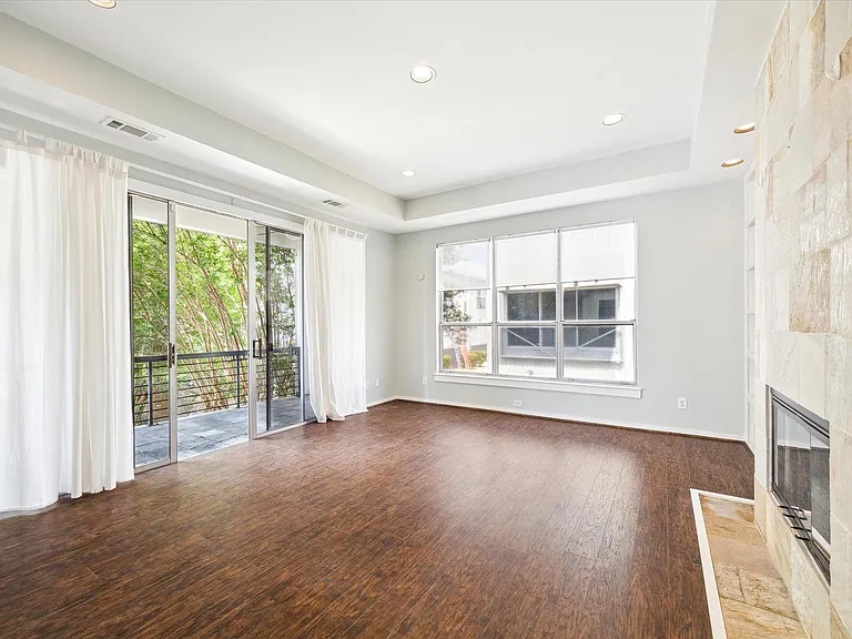 616 Lester St — Photo 7