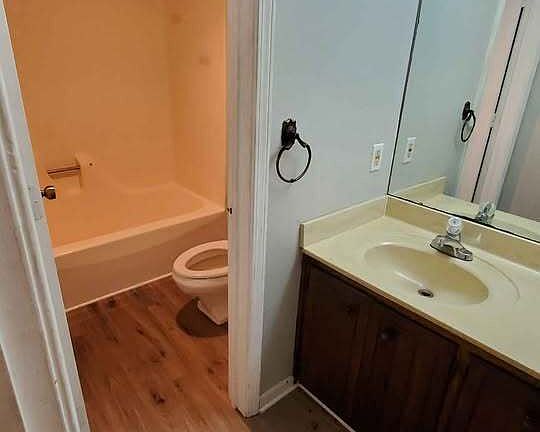 3rd image of 1404 Gause Blvd