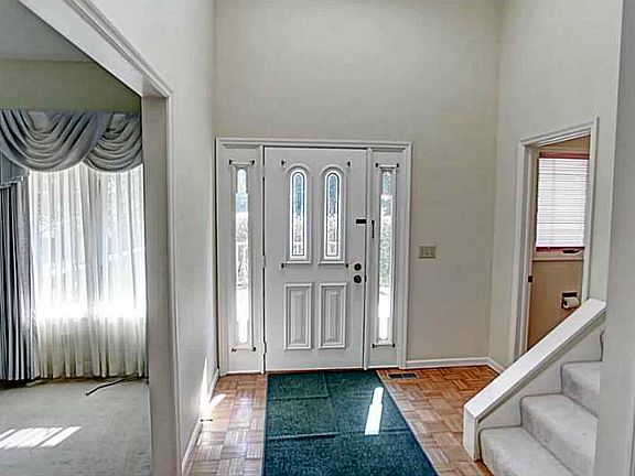 2nd image of 2020 Shenandoah Dr