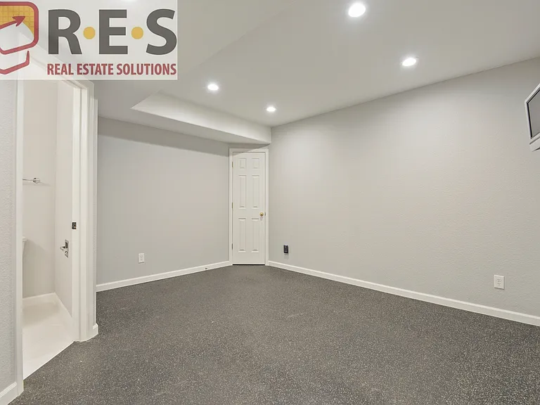 197 S Lindsey St — Photo 12