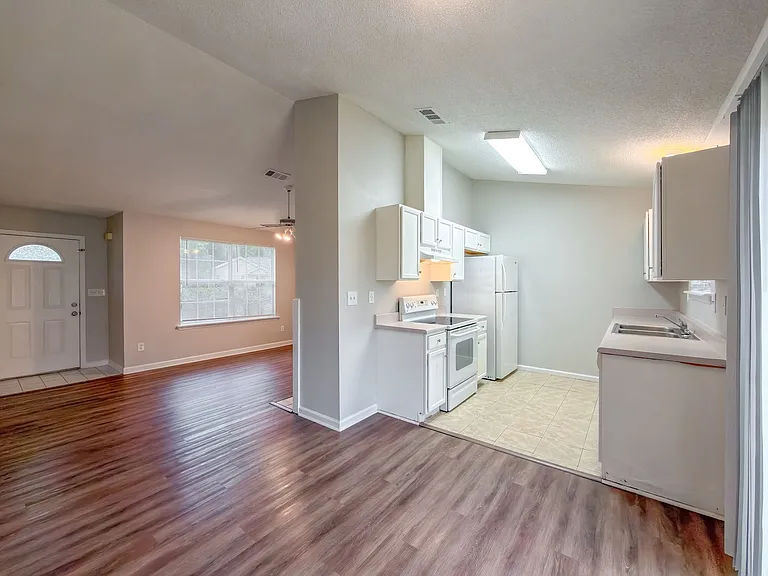 1367 Idlewild Dr — Photo 16