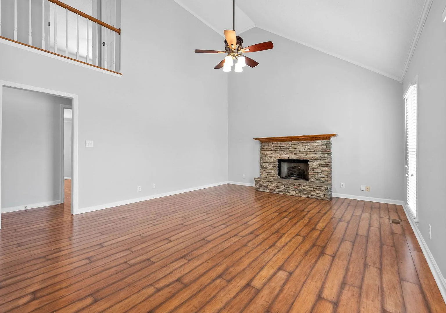 Amazing Two Story Contemporaty Home — Photo 3