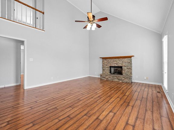 3rd image of 650 Potomac Dr
