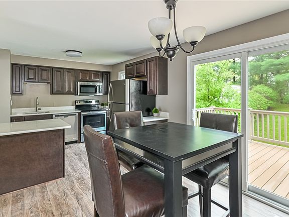 3rd image of 219 Parkwood Dr