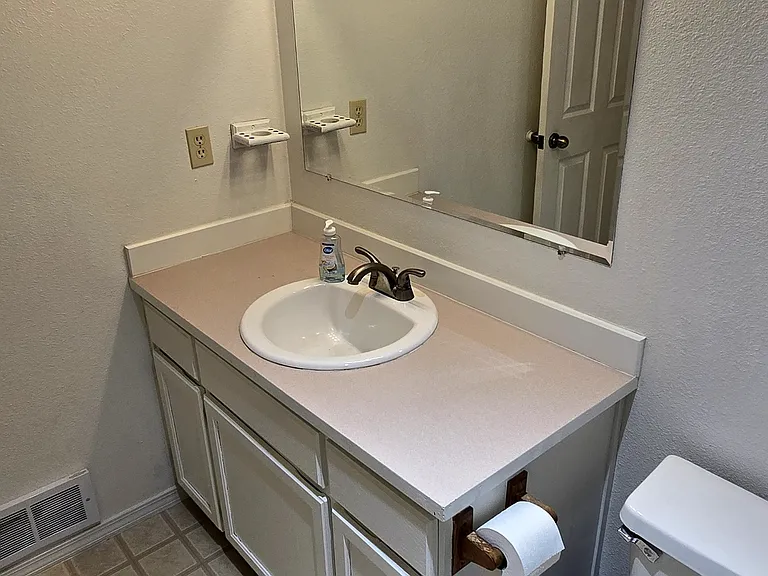 530 NW Carolyn Ln — Photo 14
