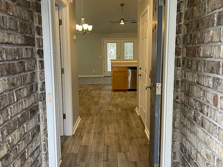 129 W Tisbury Ln — Photo 2