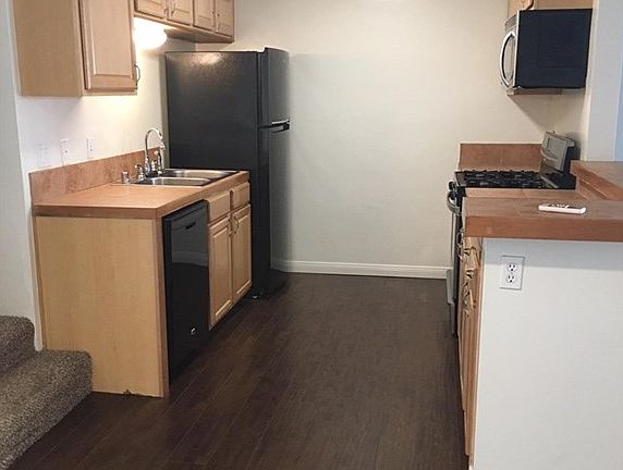 5th image of 4841 Whitsett Ave APT 4