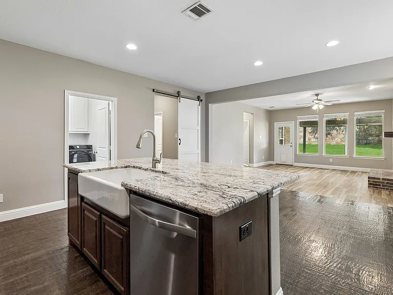 15424 Bluffdale Dr — Photo 8
