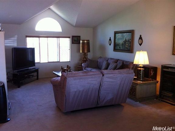 4th image of 7561 Hazelnut Ln #104