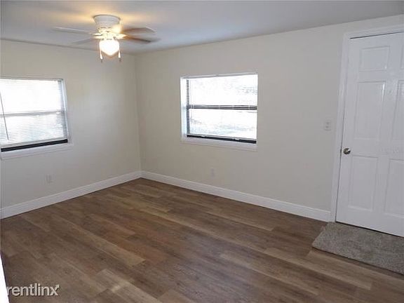 3rd image of 3921 54th Ave N