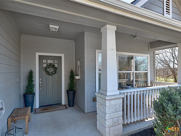 3rd image of 502 NW River Rd