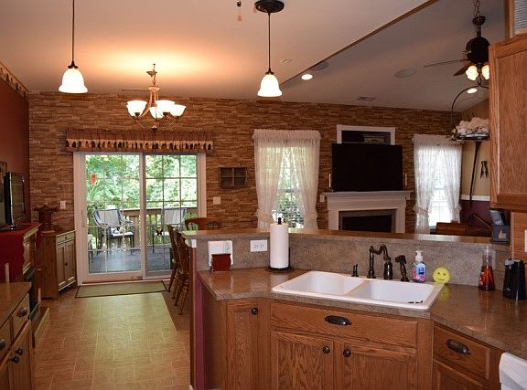 5th image of 710 Rocky Grove Gln