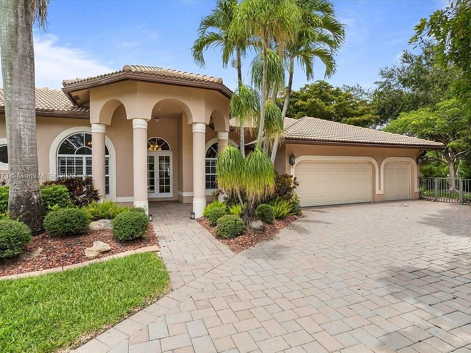 1st image of 6611 NW 72nd Pl
