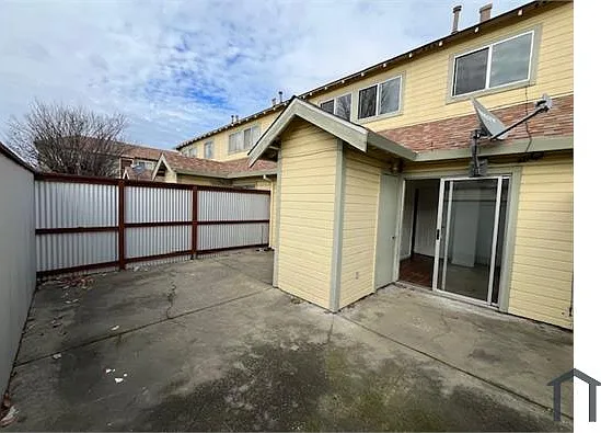 2 bed, 900 sqft, $2,400 — Photo 4