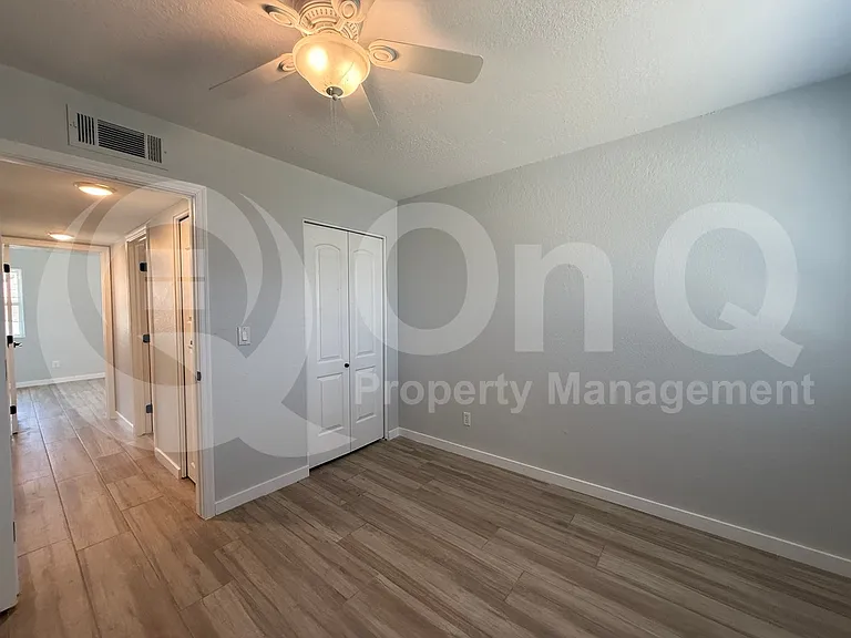 3037 W Monmouth St — Photo 15