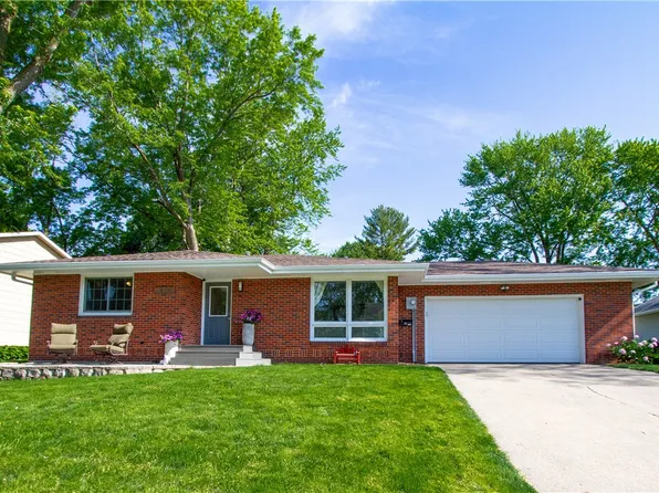 1202 Peace St, Pella, IA 50219