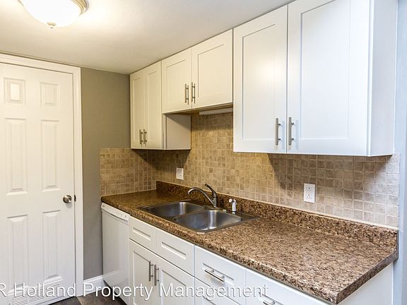 5th image of 700 Southview Plz APT 6