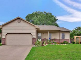 1054 N Parkway Dr, Valley Center, KS 67147