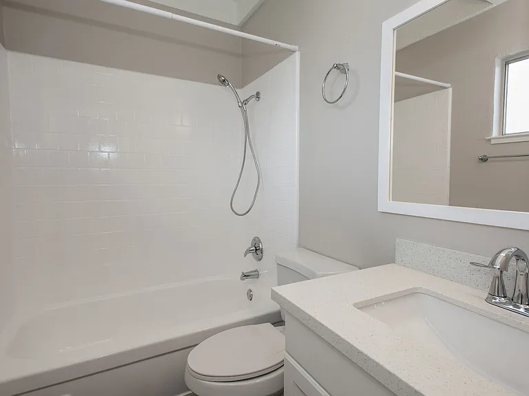 Monterey Townhouse — Photo 19