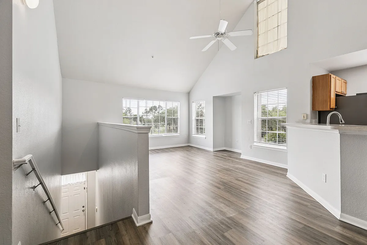 Building Photo - 9141 Lee Vista Blvd #307