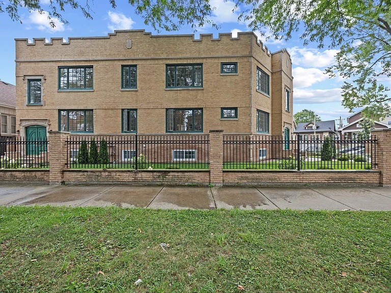 3107 N Harding Ave #1W — Photo 2