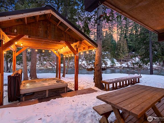 3rd image of 2304 Pine Tree Lane