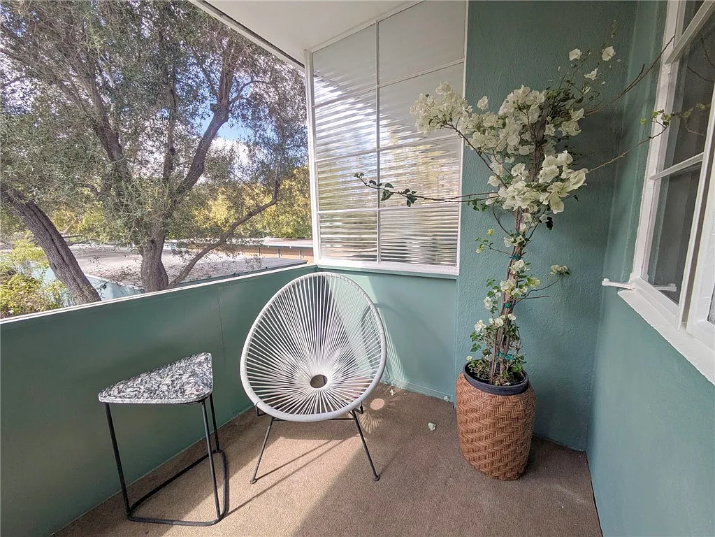 1 bed, 919 sqft, $3,500 — Photo 2