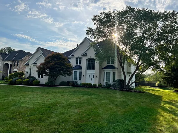 3299 Excalibur Ave, Westlake, OH 44145