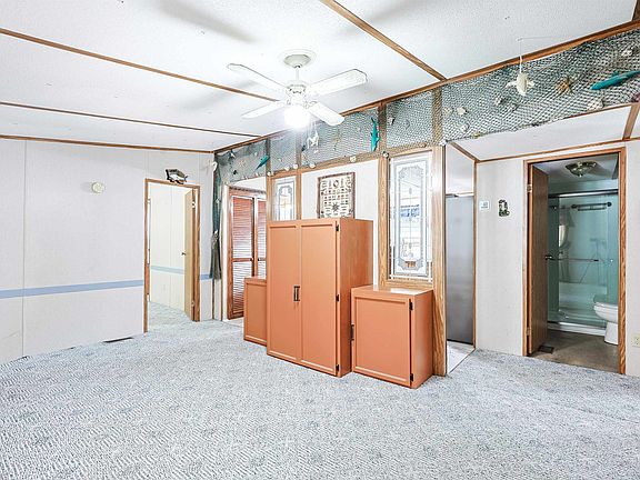 5th image of 555 Woodland Dr.