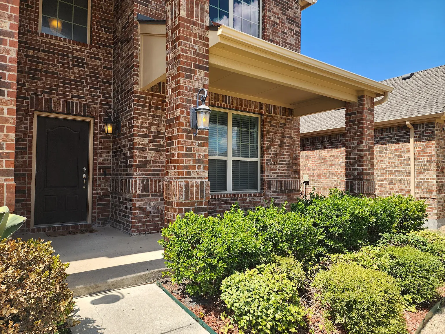 5 bed, 2928 sqft, $2,999 — Photo 3