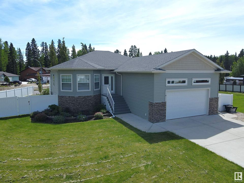 1st image of 9 Fraser Dr
