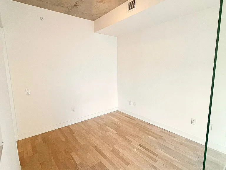 629 King St W #623 — Photo 8