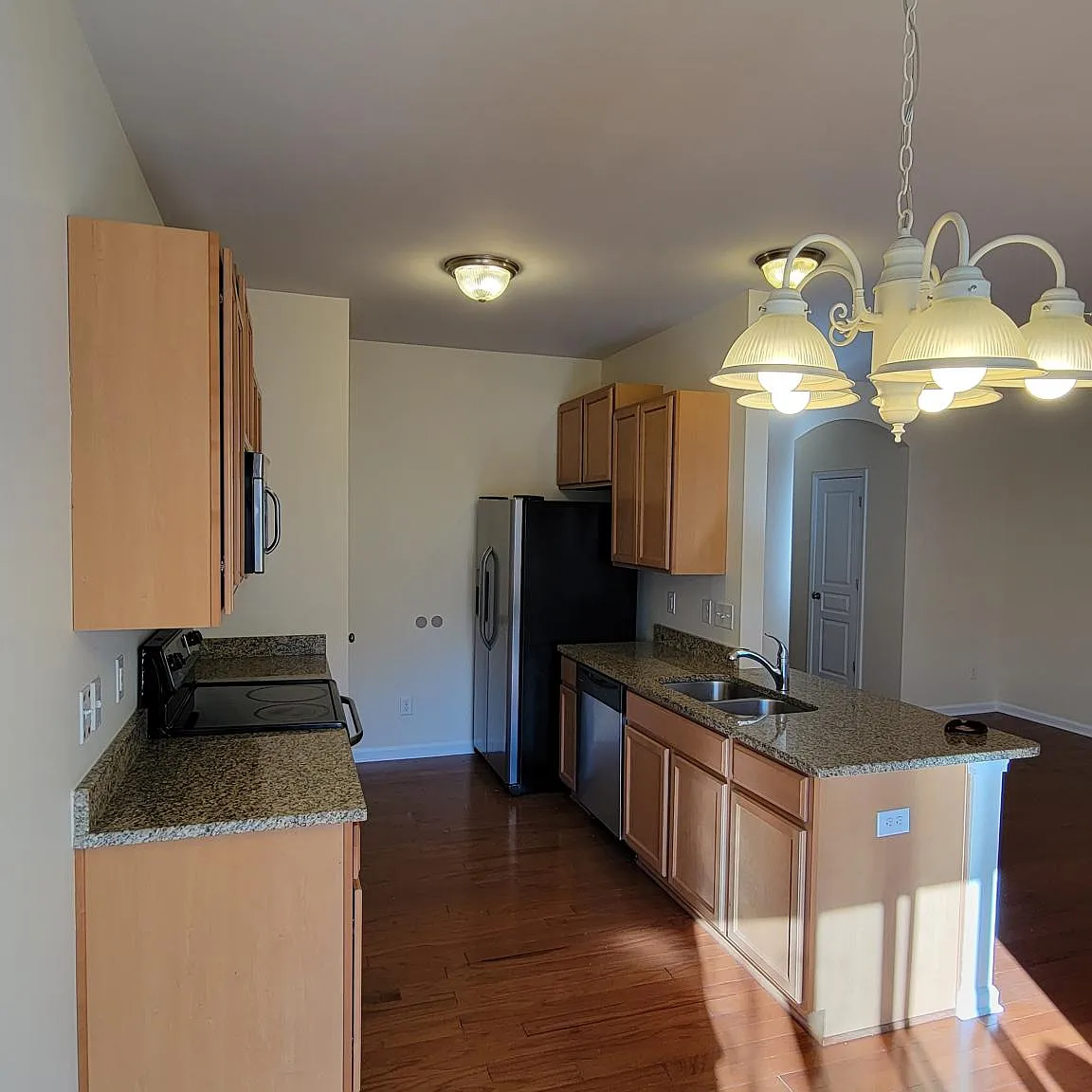 4 bed, 2.5 bath, 1700 sqft, $2,050 — Photo 3