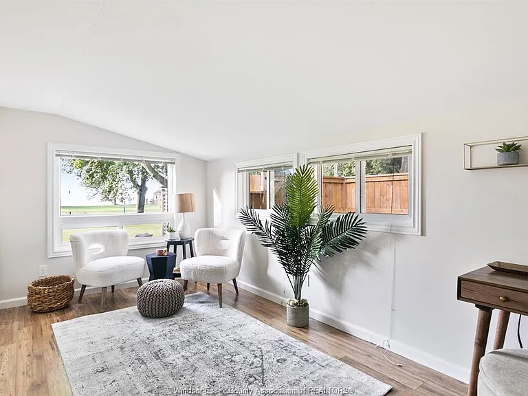 864 Lawrence Dr — Photo 5