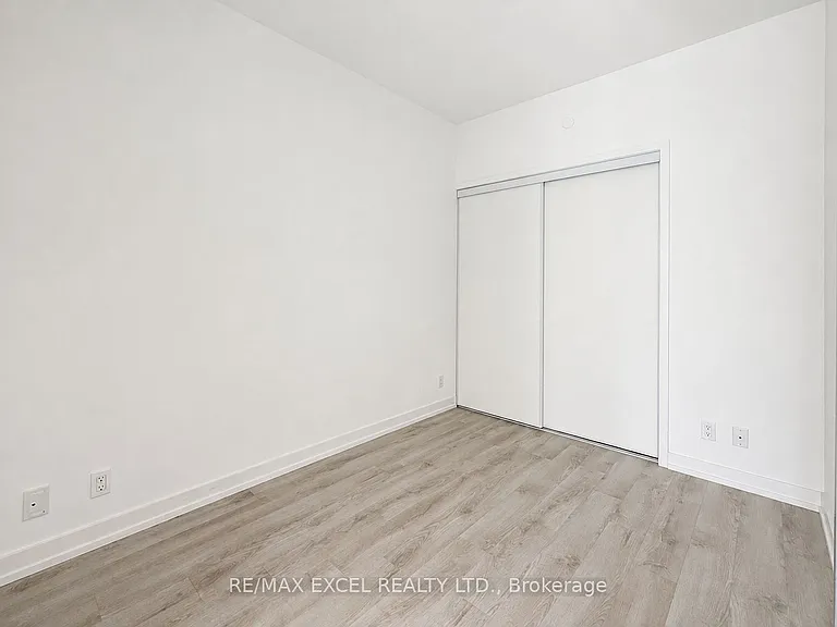 33 Helendale Ave #1012 — Photo 18