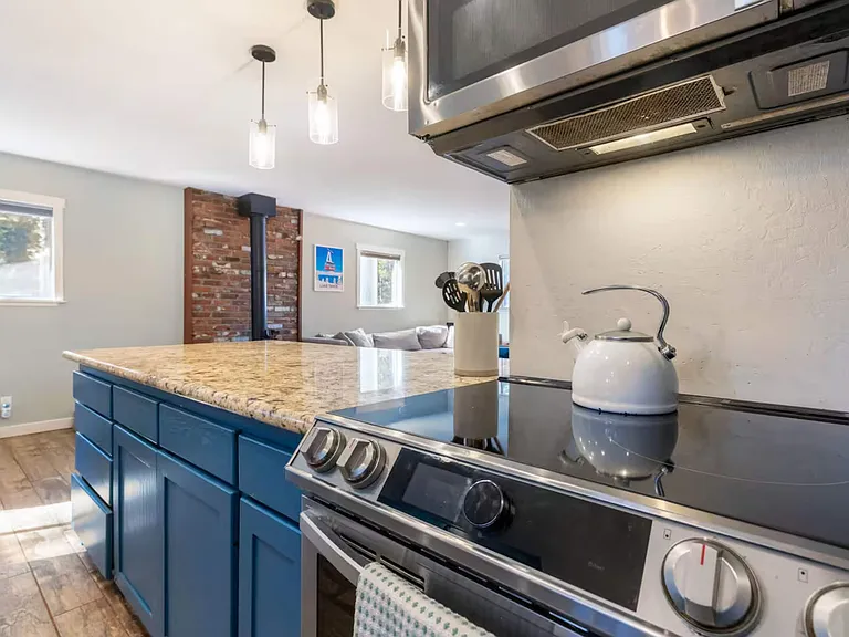 10990 Palisades Dr — Photo 19