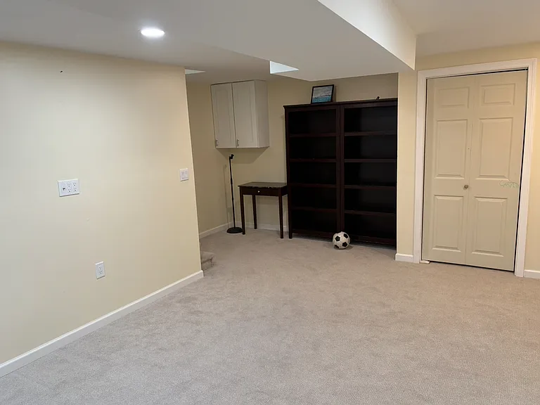 121 Cadogan Way — Photo 23