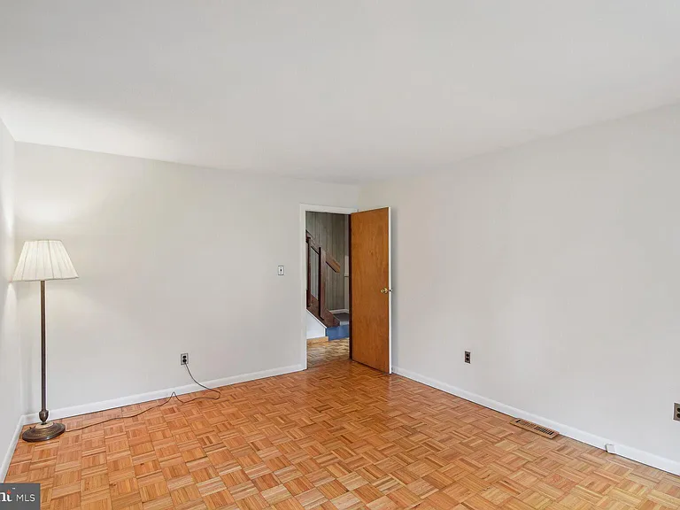 238 Varsity Ave — Photo 13