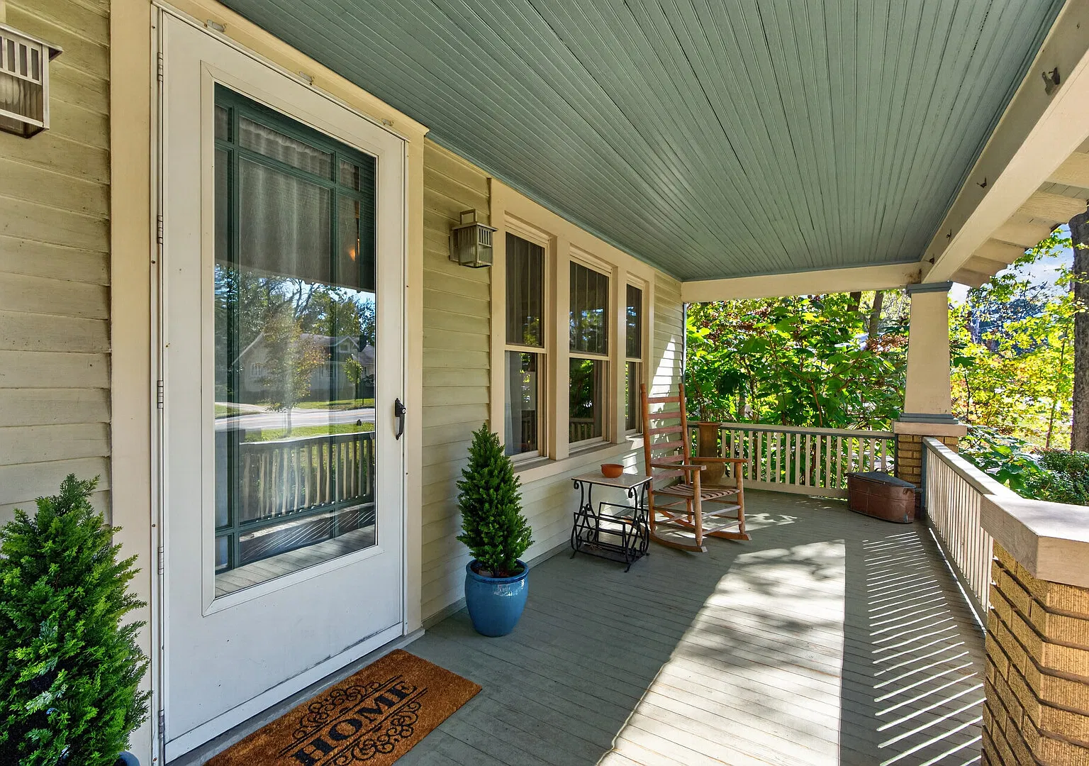 Big Blue Bungalow — Photo 4
