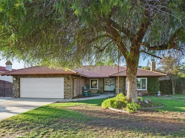 30005 Swan Point Dr, Canyon Lake, CA 92587
