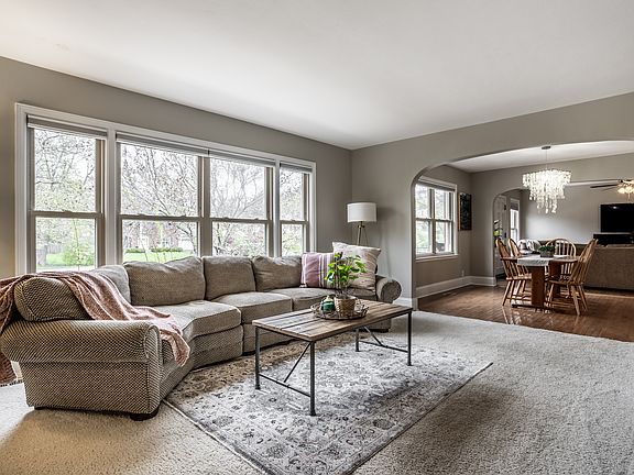 4th image of 3227 Devereaux Dr