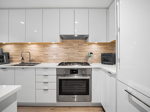 3rd image of 9233 Odlin Rd #511