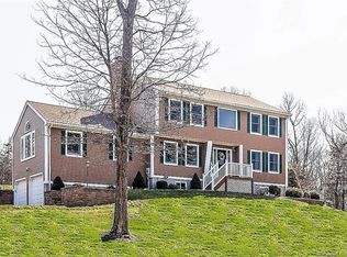 3 Wildflower Dr, Oxford, CT 06478