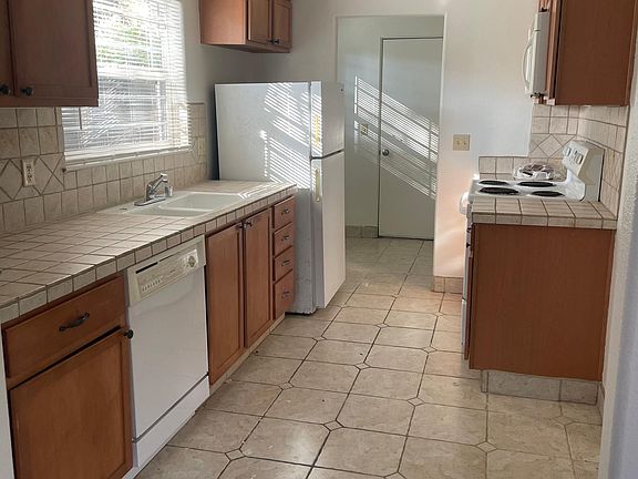 3rd image of 412 Mellus St #6