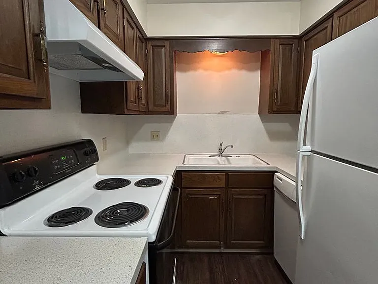 915 N 48th Ave — Photo 26