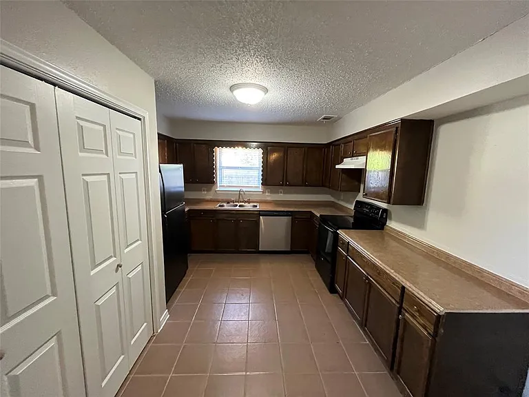2024 Santa Anna Dr — Photo 6