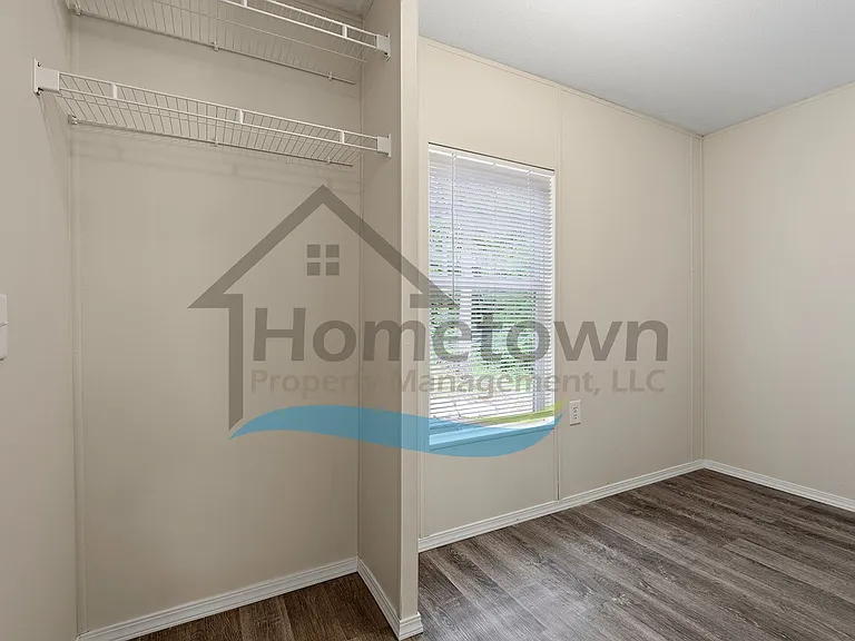 136 Cedar Hl — Photo 2