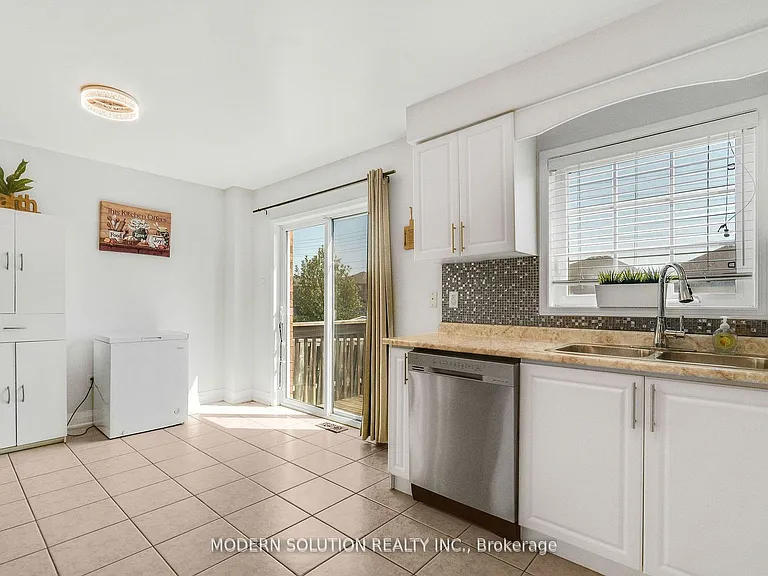67 Roundstone Dr — Photo 11