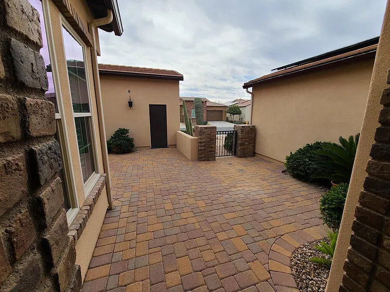 1714 E Alegria Rd — Photo 7